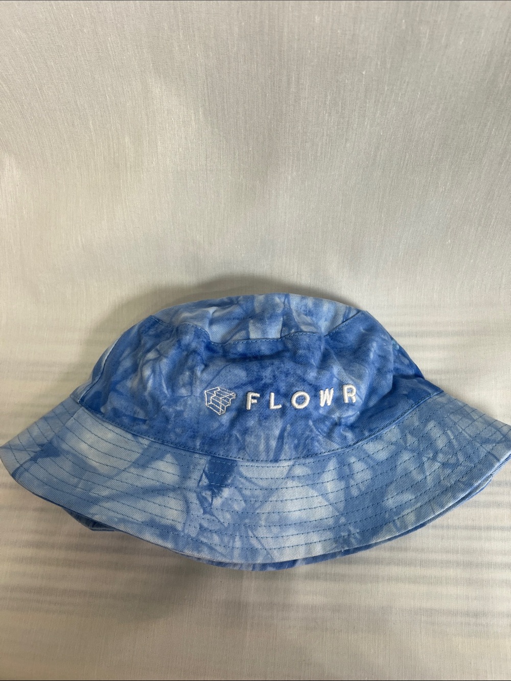 FLOWR Blue Tie-Dye Bucket Hat